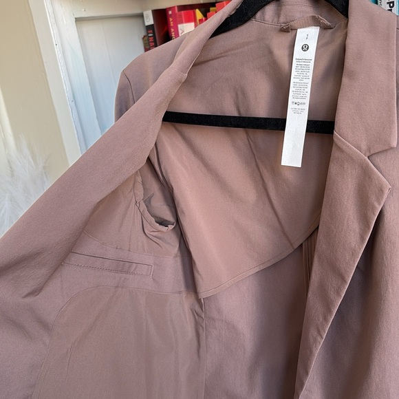 Lululemon NWT Blazer - Picture 3 of 5